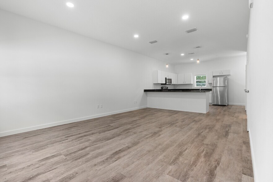 More Photos Of 2755 SE 17th St, Ocala Apartments For Sale