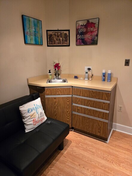 More Photos Of 3739 Wilkens Ave, Baltimore Medical For Lease