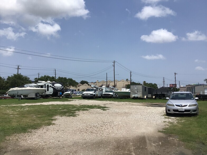 More Photos Of 921 Lawrence Rd, Kemah Industrial For Sale