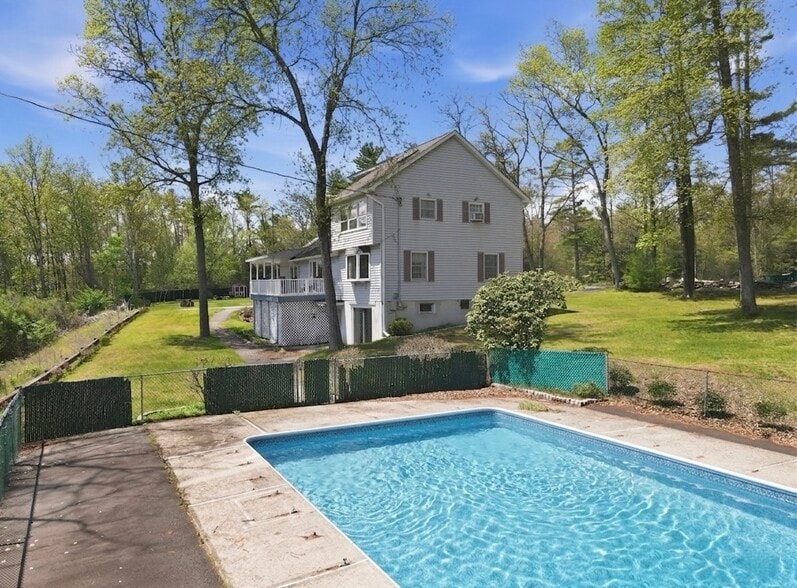 More Photos Of 120 Milford Hill Ln, Milford Flex For Sale