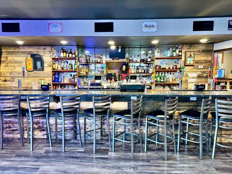 More Photos Of 612 B St, Marysville Bar For Sale
