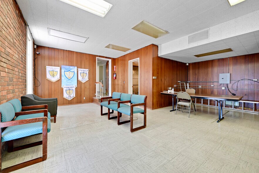 More Photos Of 120 S Liberty St, Independence Office For Sale