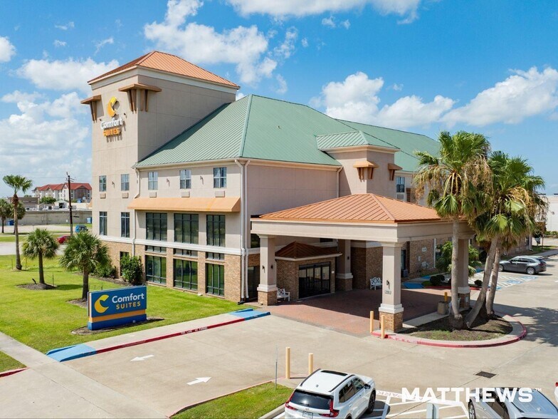 Primary Photo Of 16931 Texas Ave, Webster Hotel For Sale