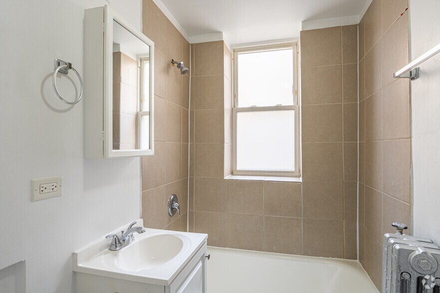 More Photos Of 5501 W Washington Blvd, Chicago Apartments For Sale