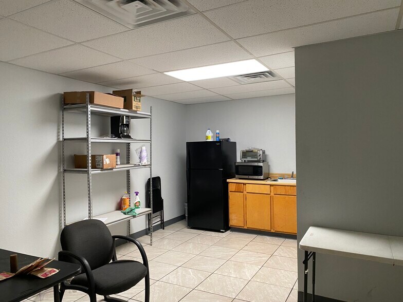 More Photos Of 1720 E 7th St, Odessa Industrial For Lease