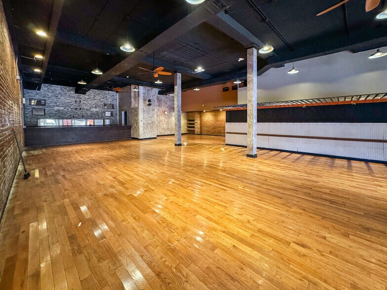 More Photos Of 107 E Main Cross St, Greenville Restaurant For Lease