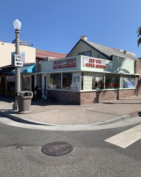 More Photos Of 701 E Balboa Blvd, Newport Beach Storefront Retail Residential For Lease