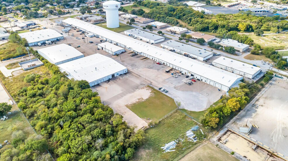 More Photos Of 915 W Mayfield Rd, Arlington Distribution For Lease