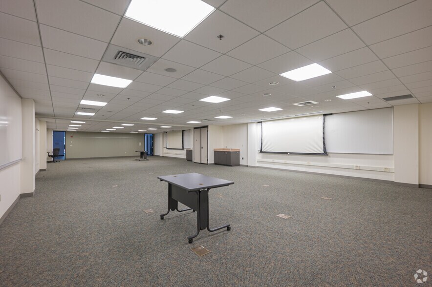 More Photos Of 71 Frankland Rd, Hopkinton Manufacturing For Lease