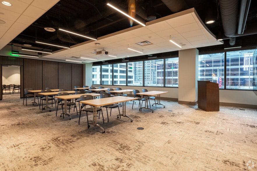 More Photos Of 100 S 5th St, Minneapolis Office For Lease