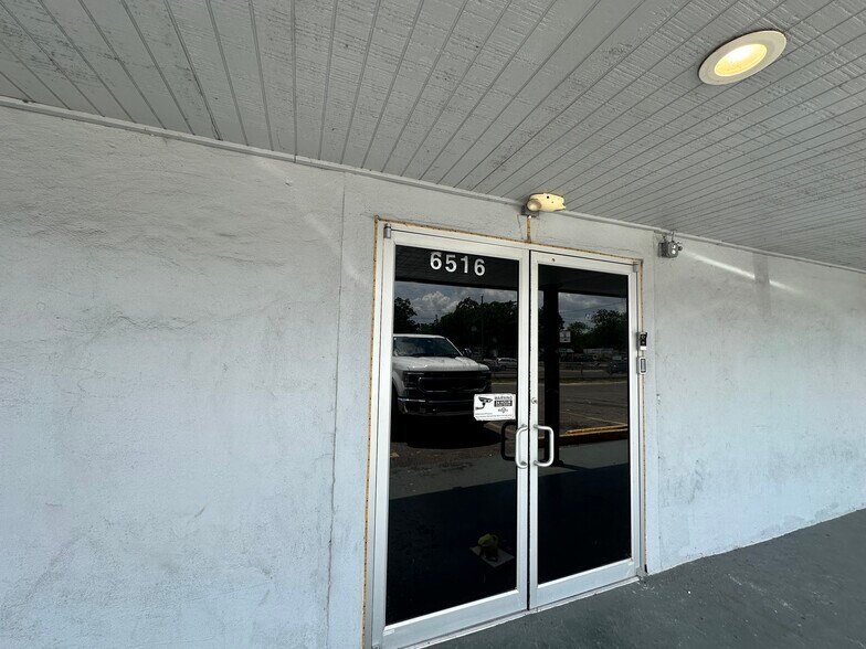 More Photos Of 6514-6516 N 40th St, Tampa Storefront Retail Office For Sale