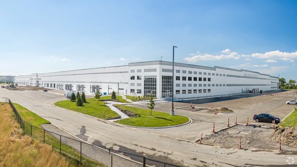 More Photos Of 33600 Mound Rd, Sterling Heights Distribution For Lease