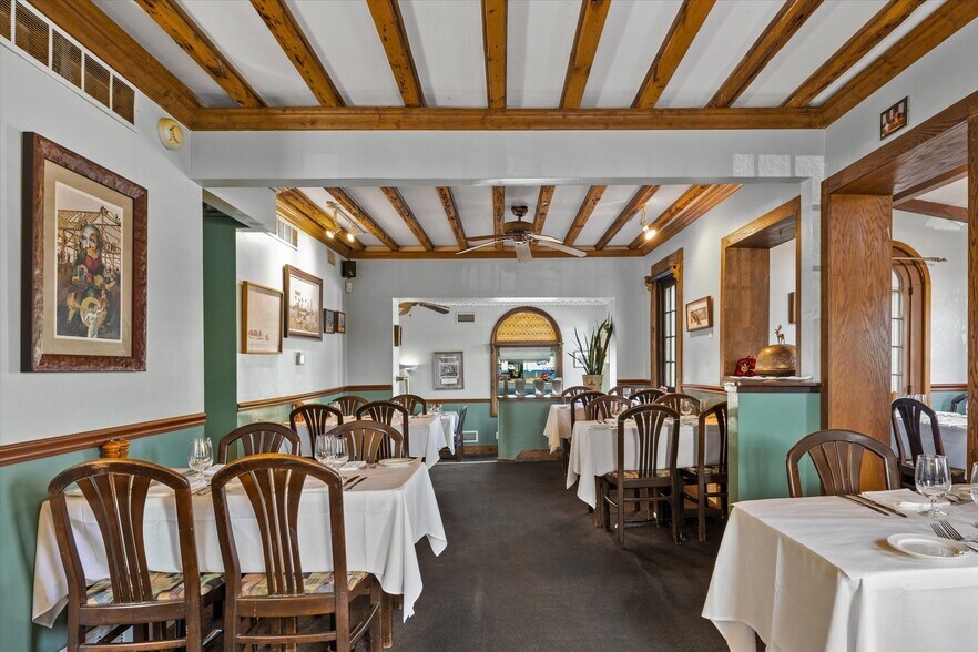More Photos Of 17001 W Greenfield Ave, New Berlin Restaurant For Sale