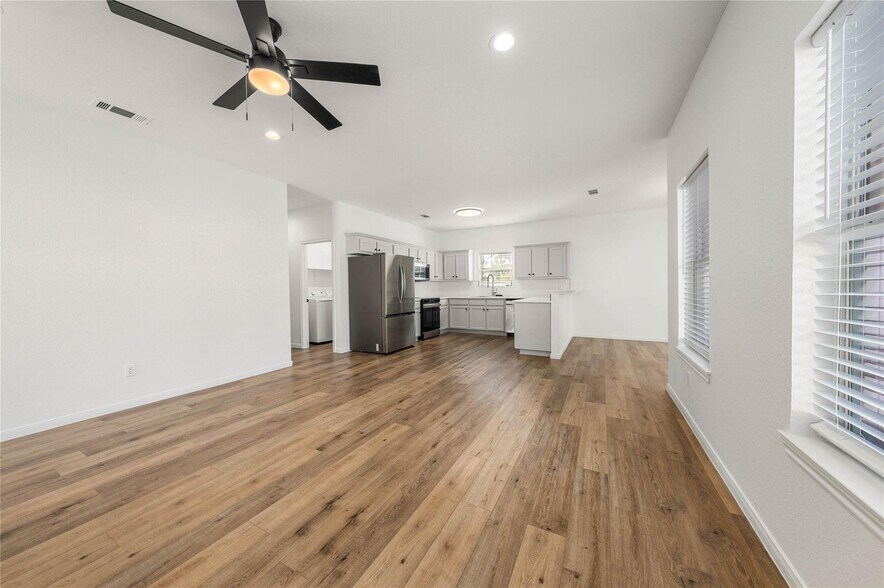 More Photos Of 1911 S 11th St, Waco Apartments For Sale