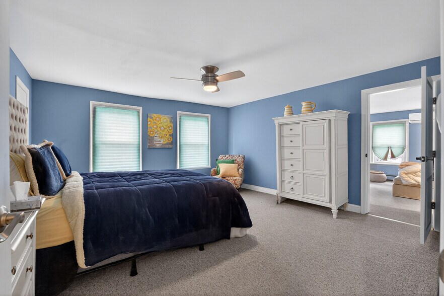 More Photos Of 671-673 Broadway, Bayonne Bar For Sale