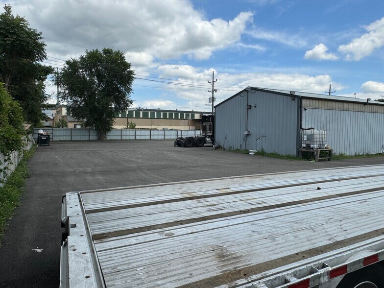 More Photos Of 644 W Park Ave, Aurora Truck Terminal For Sale