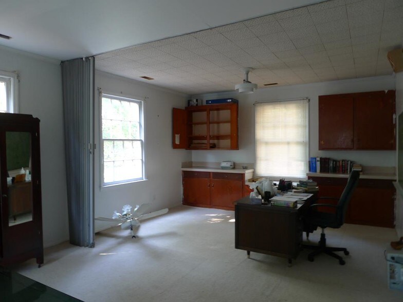 More Photos Of 7024 North Rd, North Religious Facility For Sale