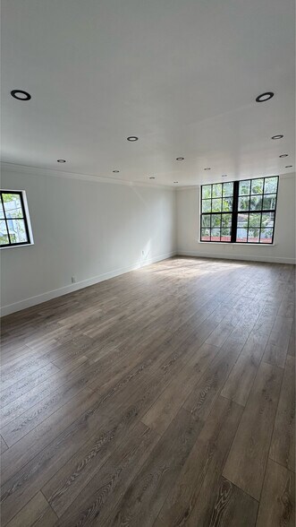 More Photos Of 7330 NE 4th Ct, Miami Showroom For Lease