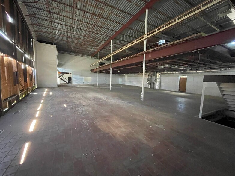 More Photos Of 5808-5812 Ritchie Highway, Baltimore Auto Repair For Sale