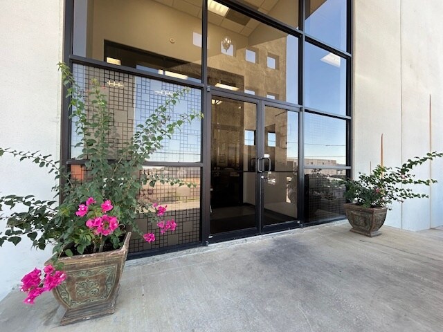 More Photos Of 821 Union Pacific Blvd, Laredo Warehouse For Lease