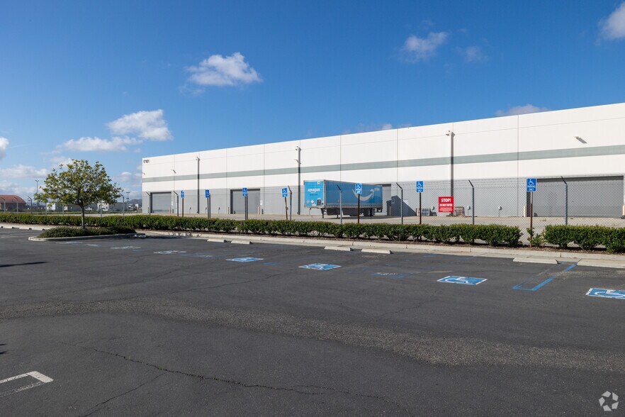 More Photos Of 17101 Heacock St, Moreno Valley Distribution For Lease