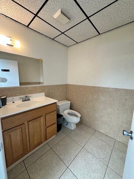 More Photos Of 1102-1132 E Semoran Blvd, Apopka Office For Lease