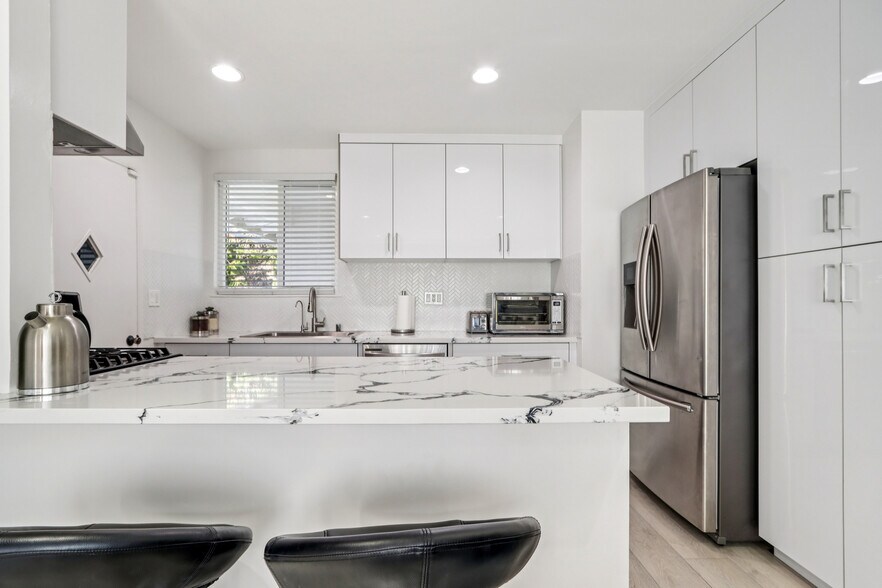 More Photos Of 16428 Halsted St, North Hills Multifamily For Sale