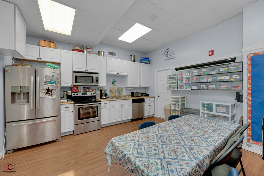 More Photos Of 14 Chisholm Trail Rd, Round Rock Schools For Sale