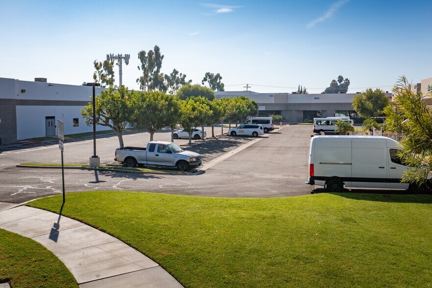 More Photos Of 1940-1964 W Corporate Way, Anaheim Warehouse For Lease