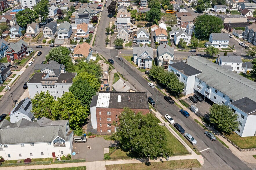 More Photos Of 305 Parrott Ave, Bridgeport Apartments For Sale