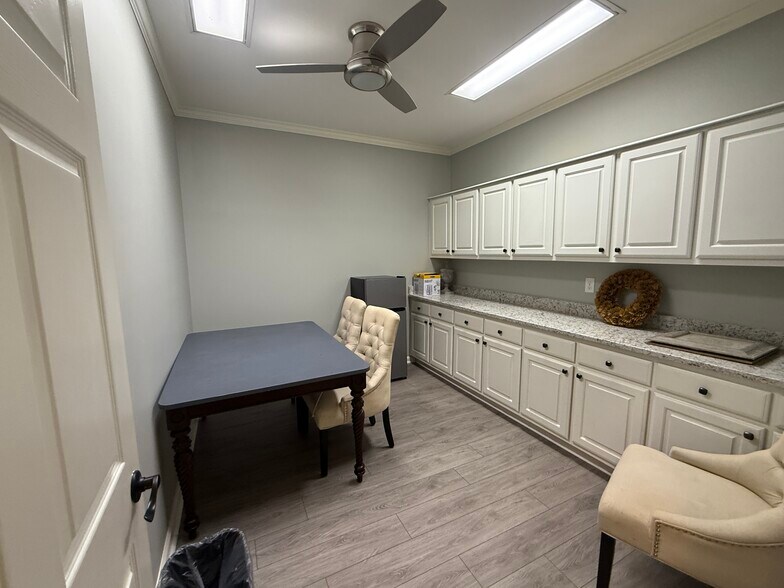 More Photos Of 4595 Towne Lake Pky, Woodstock Medical For Lease