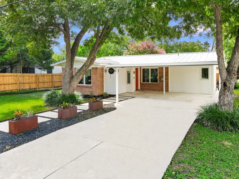 More Photos Of 2117 Shoalmont Dr, Austin Office Residential For Sale