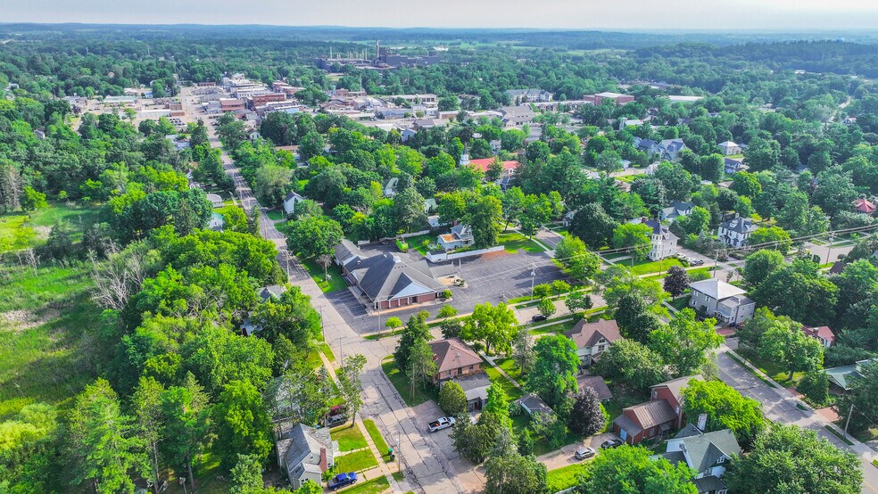 More Photos Of 109 W Lake St, Waupaca Healthcare For Sale