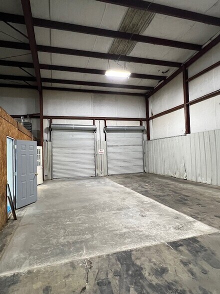 More Photos Of 206 Industrial Ct, Carrollton Warehouse For Lease