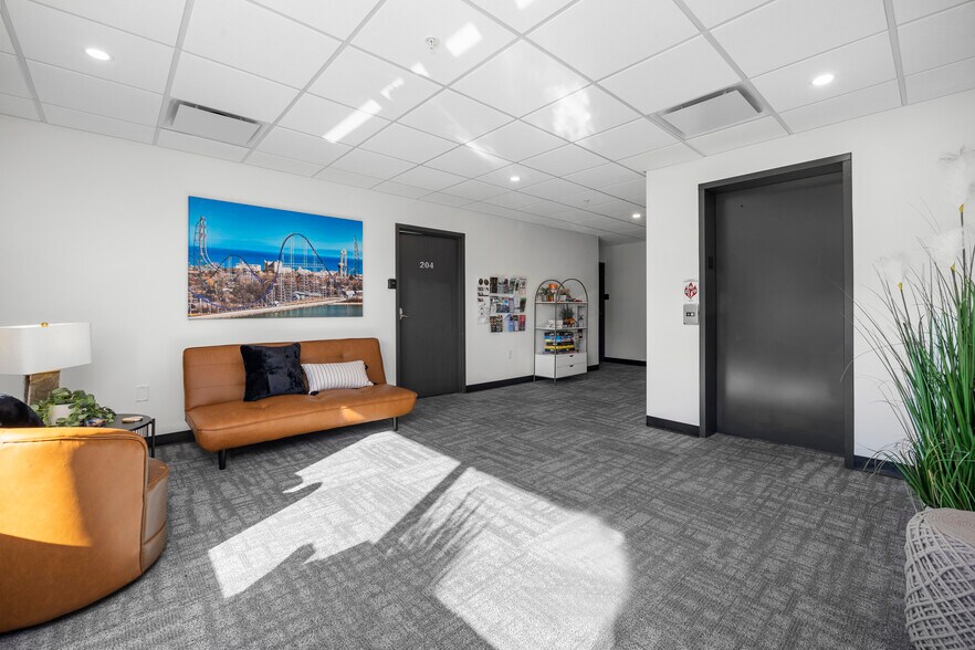 More Photos Of 419 E Market St, Sandusky Hotel For Sale