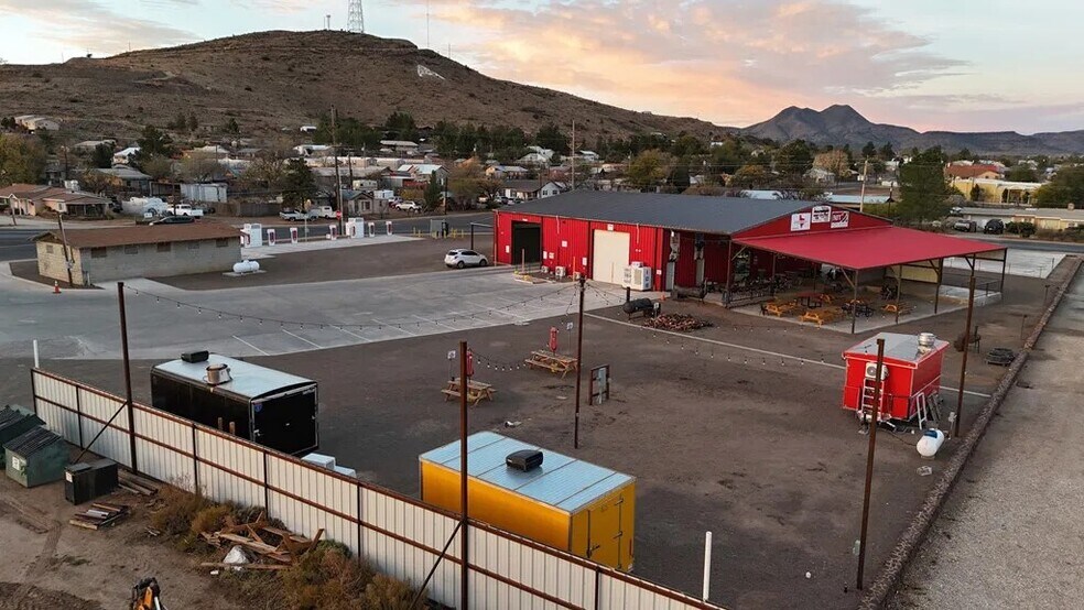 More Photos Of 300 S Cockrell St, Alpine Convenience Store For Sale