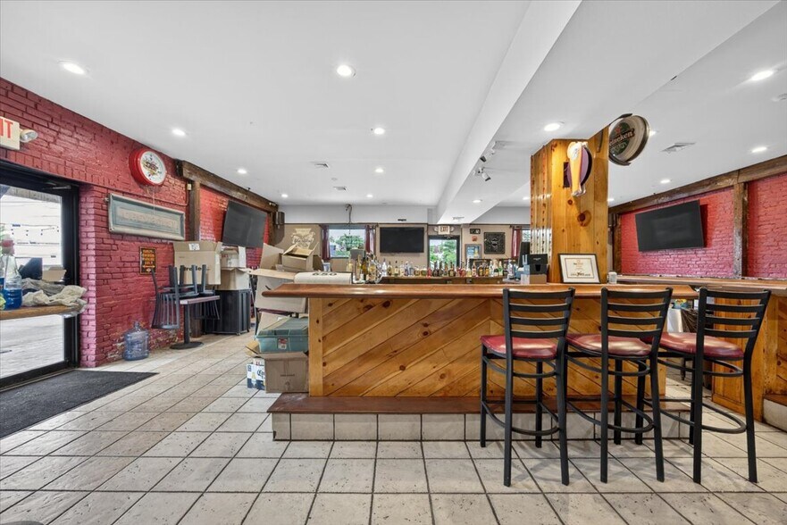 More Photos Of 650-654 S Main St, Wilkes-Barre Bar For Sale