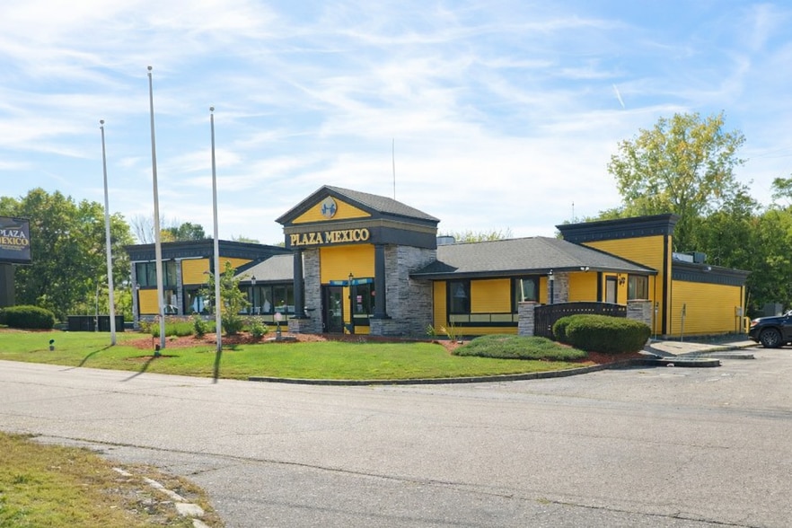 Primary Photo Of 821 Fall River Ave, Seekonk Restaurant For Sale