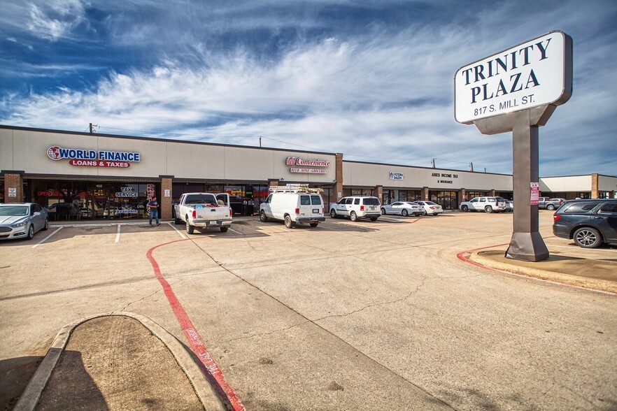 Primary Photo Of 817 S Mill St, Lewisville Flex For Lease