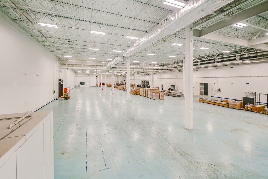 More Photos Of 1 Corporate Woods Dr, Bridgeton Distribution For Sale