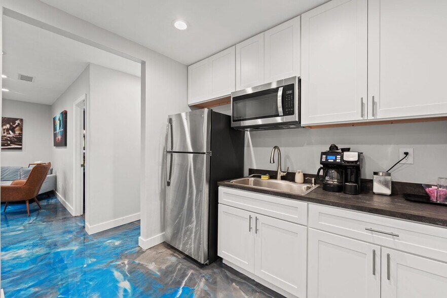 More Photos Of 2820 Spring Glen Rd, Jacksonville Office For Sale
