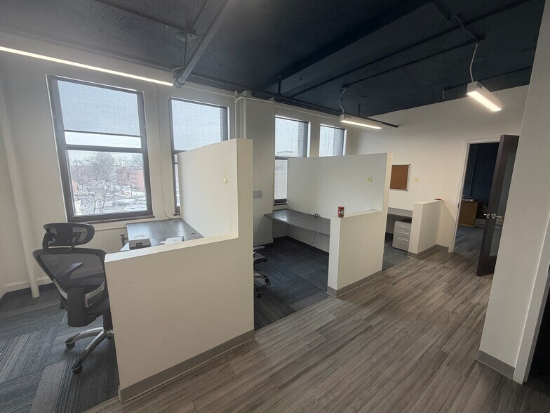 More Photos Of 2 Broad St, Bloomfield Office For Lease