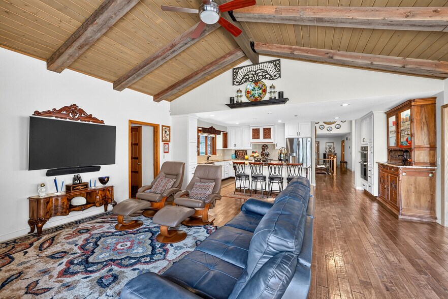 More Photos Of 420-422 Main Street St, Riggins Specialty For Sale