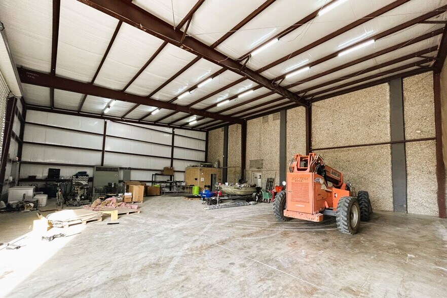 More Photos Of 1916 Gallagher Dr, Sherman Warehouse For Sale