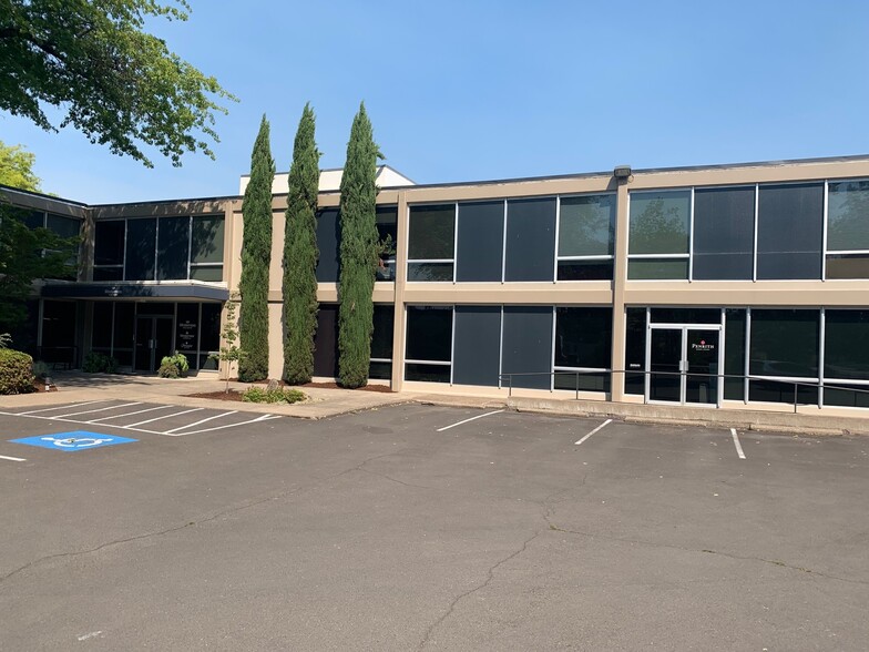 Primary Photo Of 1600 Oak St, Eugene Office For Lease