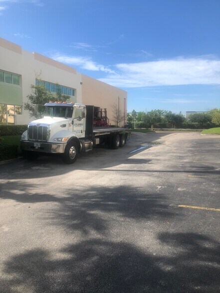 More Photos Of 2400 W Copans Rd, Pompano Beach Showroom For Lease