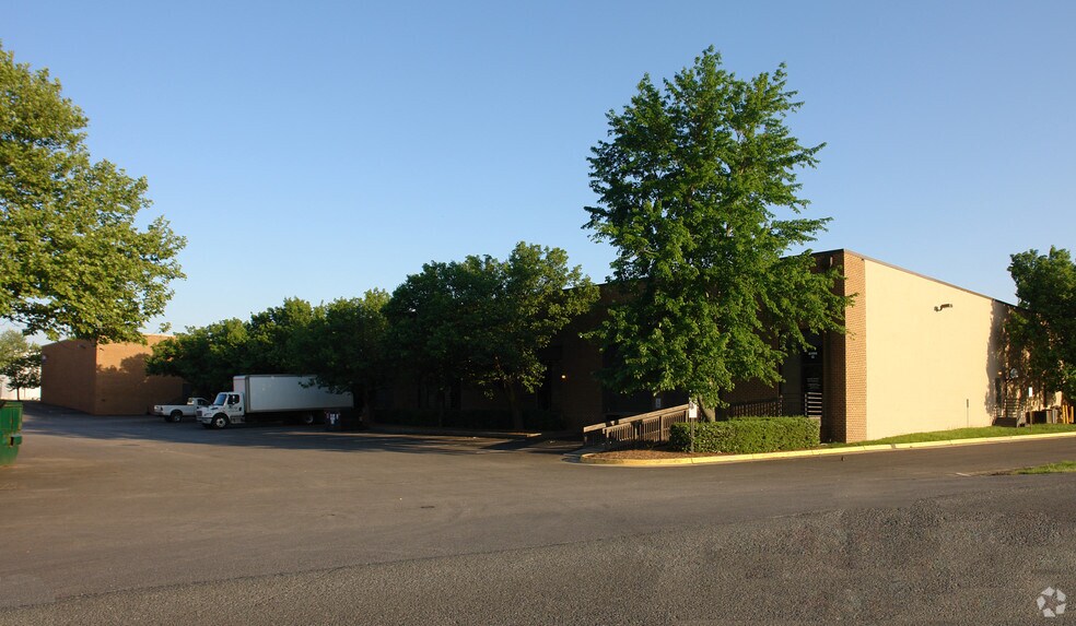 More Photos Of 8196 Terminal Rd, Lorton Showroom For Lease