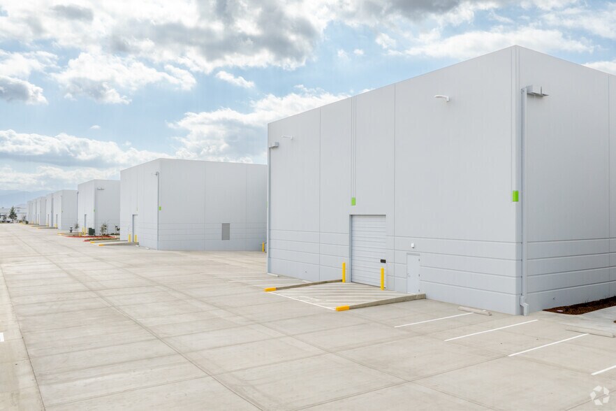 More Photos Of 5200-5210 Hamner, Eastvale Unknown For Lease