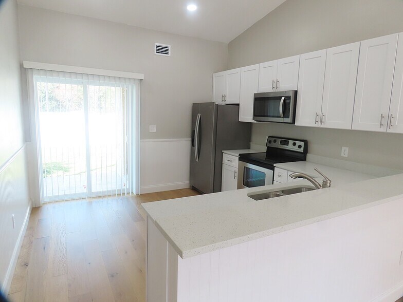 More Photos Of 5136-5186 La Mancha Ct, Orlando Apartments For Sale