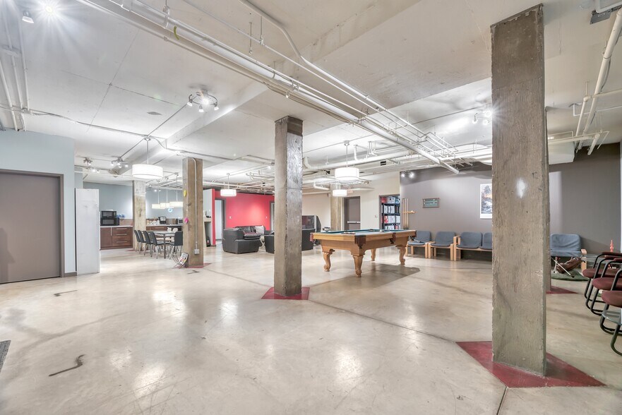 More Photos Of 902 9th Ave SW, Calgary Medical For Sale
